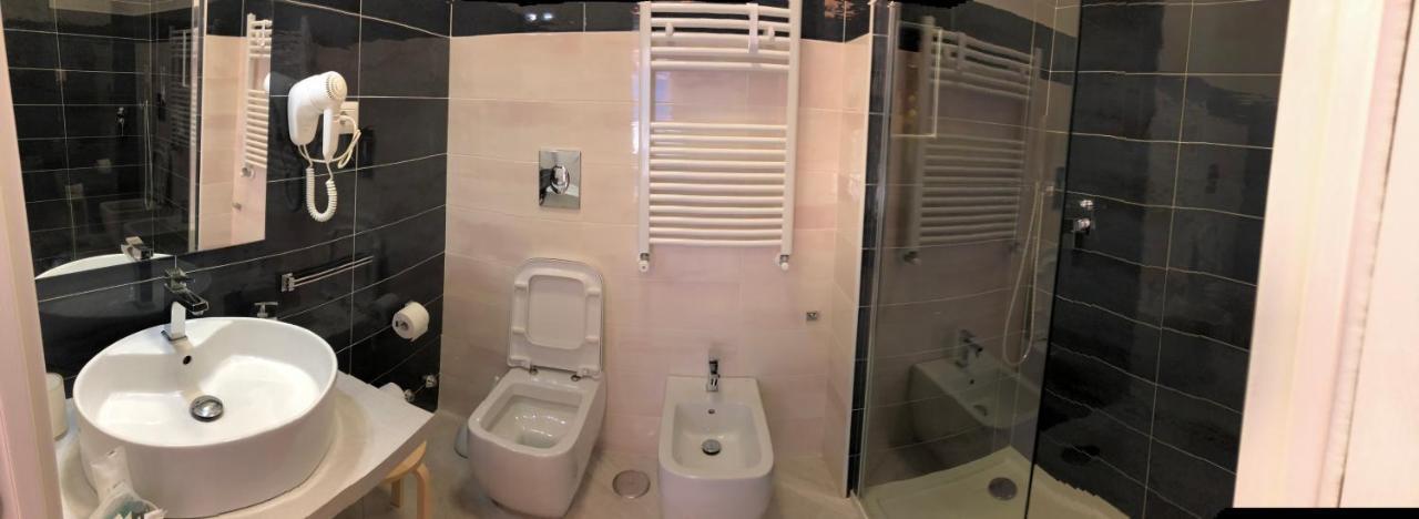 Maison Claudette Toledo Napoli Bagian luar foto
